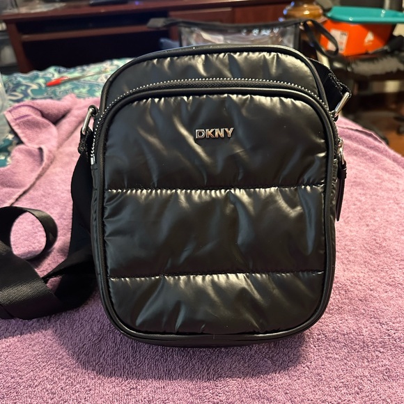 DKNY Shiny Black puffy bag - Picture 1 of 4
